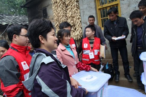 上汽通用五菱向当地村民捐赠过冬物资