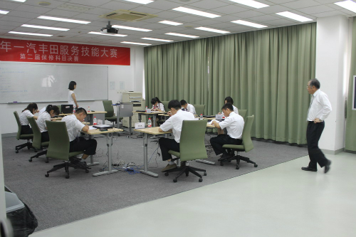 选手进行保修科目比赛现场_meitu_6.jpg