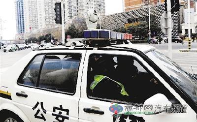 揭秘郑州流动抓拍警车 每小时抓拍20起交通违法